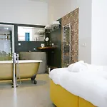 Karel Hotel